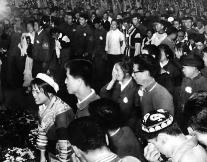 一切民族英雄都是中华民族的脊梁