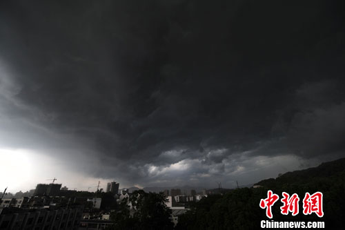 雷雨交加，北京的夏日奇景